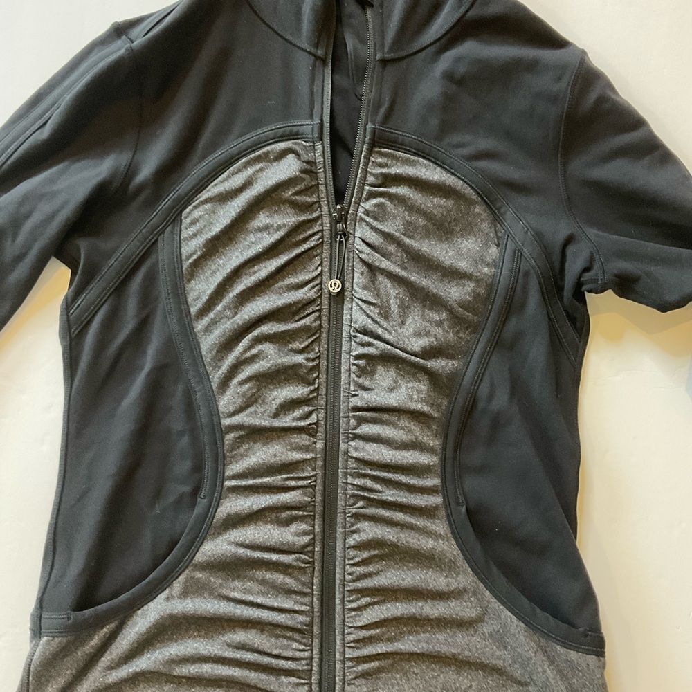 Lululemon Pure Balance Jacket
Black ruching black grey heathered - Picture 14 of 15